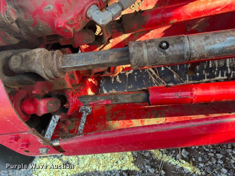 image for item LI9418 2014 AGCO 9146  windrower sickle head