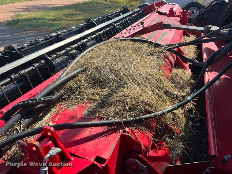 image for item LI9418 2014 AGCO 9146  windrower sickle head