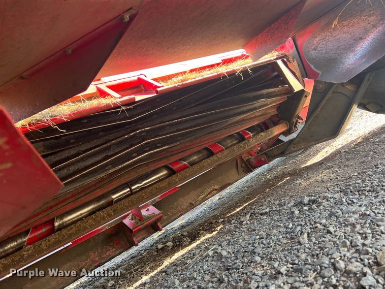 image for item LI9418 2014 AGCO 9146  windrower sickle head