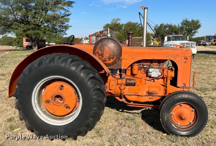 image for item LI9422 1952 Case LA  tractor