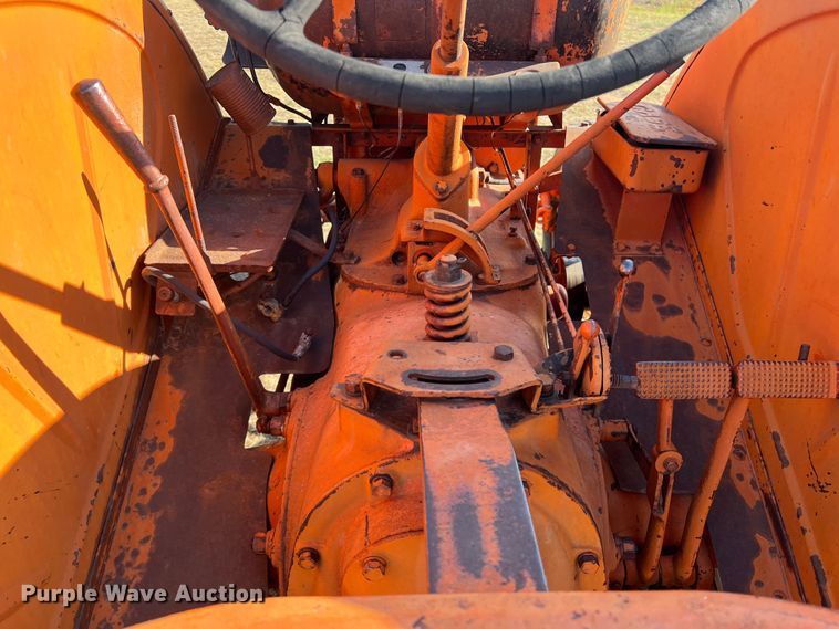 image for item LI9422 1952 Case LA  tractor