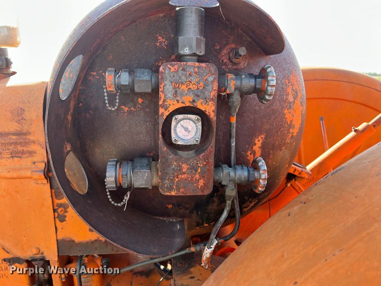 image for item LI9422 1952 Case LA  tractor