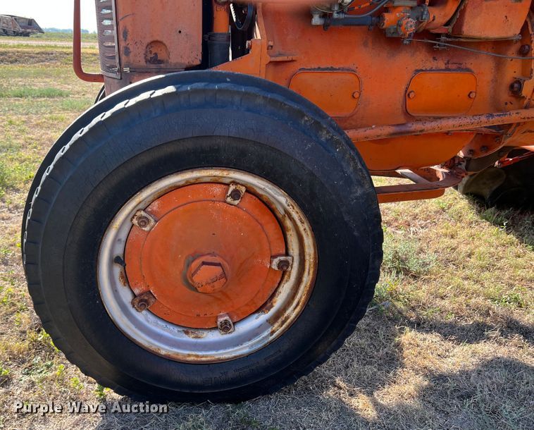 image for item LI9422 1952 Case LA  tractor