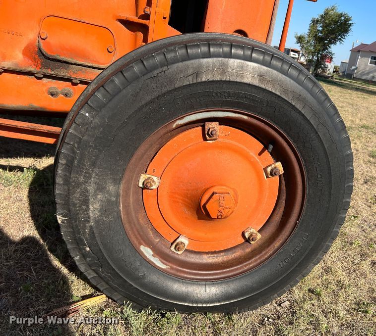 image for item LI9422 1952 Case LA  tractor