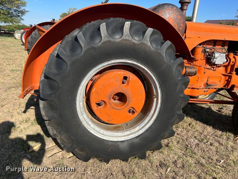 image for item LI9422 1952 Case LA  tractor