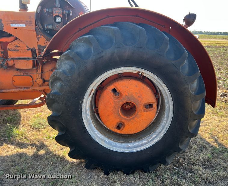 image for item LI9422 1952 Case LA  tractor