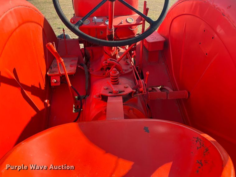 image for item LI9424 1949 Case LA  tractor