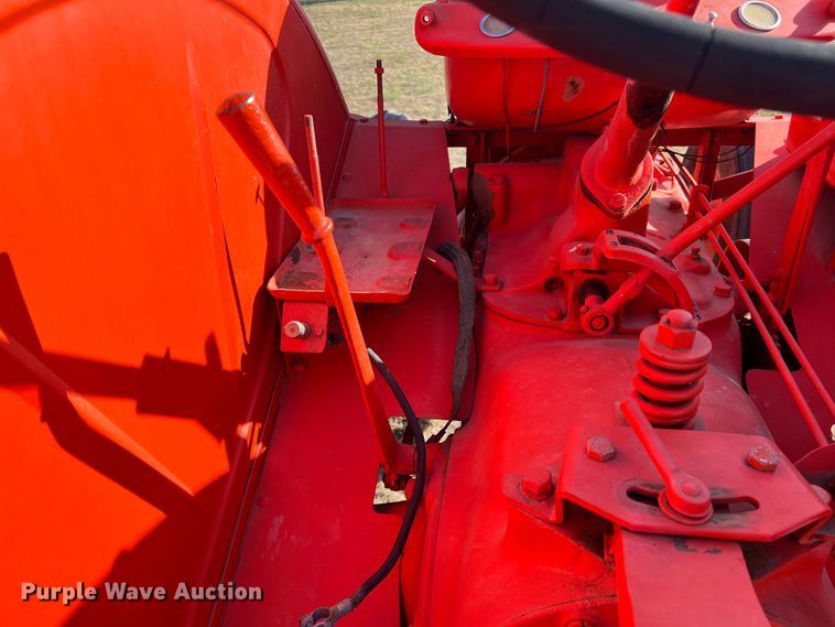 image for item LI9424 1949 Case LA  tractor