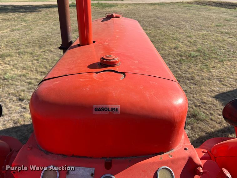 image for item LI9424 1949 Case LA  tractor