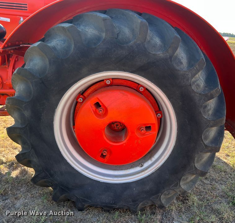 image for item LI9424 1949 Case LA  tractor