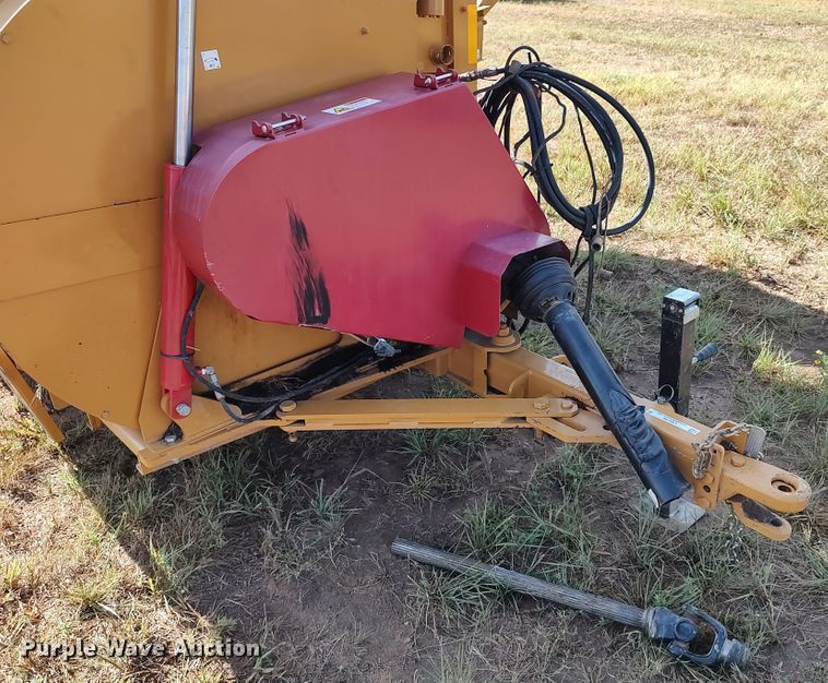 image for item LK9196 2019 HayBuster 2574  bale processor