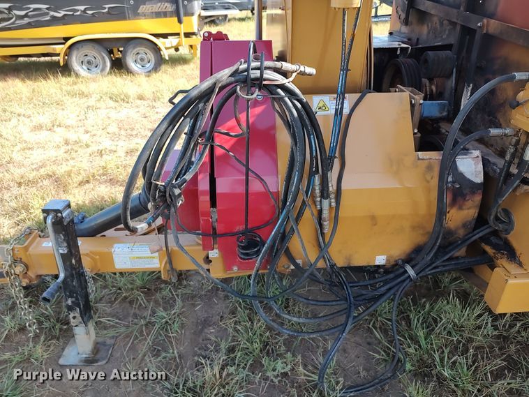 image for item LK9196 2019 HayBuster 2574  bale processor