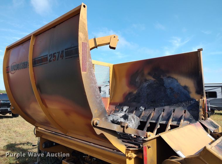 image for item LK9196 2019 HayBuster 2574  bale processor