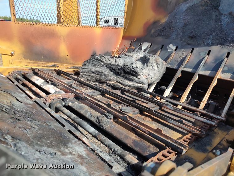 image for item LK9196 2019 HayBuster 2574  bale processor