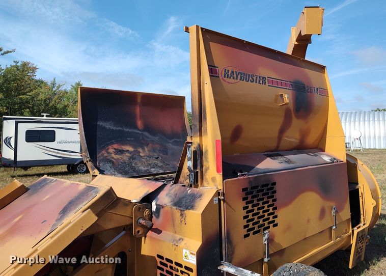 image for item LK9196 2019 HayBuster 2574  bale processor