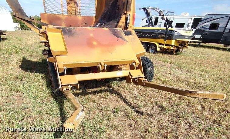 image for item LK9196 2019 HayBuster 2574  bale processor