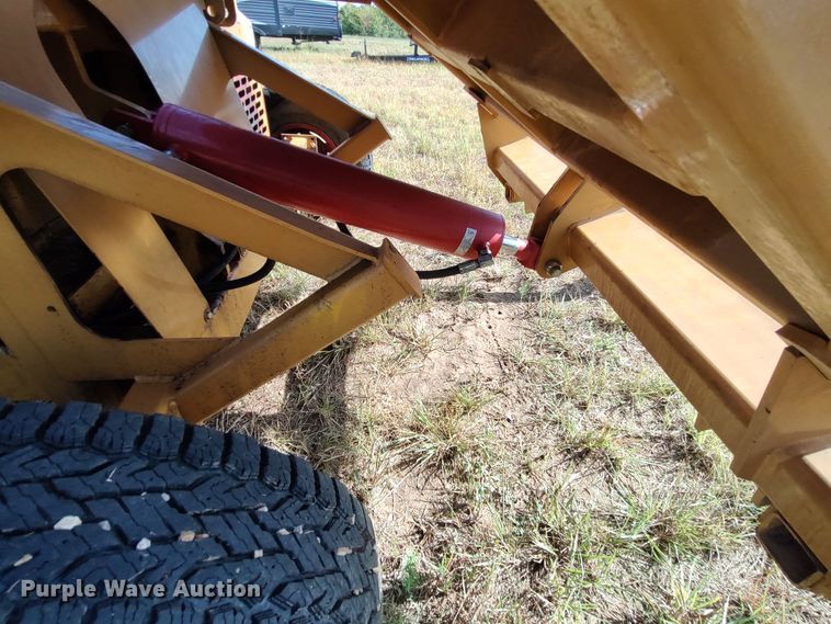 image for item LK9196 2019 HayBuster 2574  bale processor