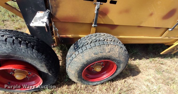 image for item LK9196 2019 HayBuster 2574  bale processor