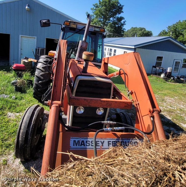 image for item LM9678 1984 Massey Ferguson 699  tractor