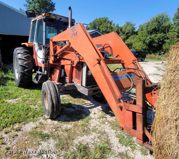 image for item LM9678 1984 Massey Ferguson 699  tractor