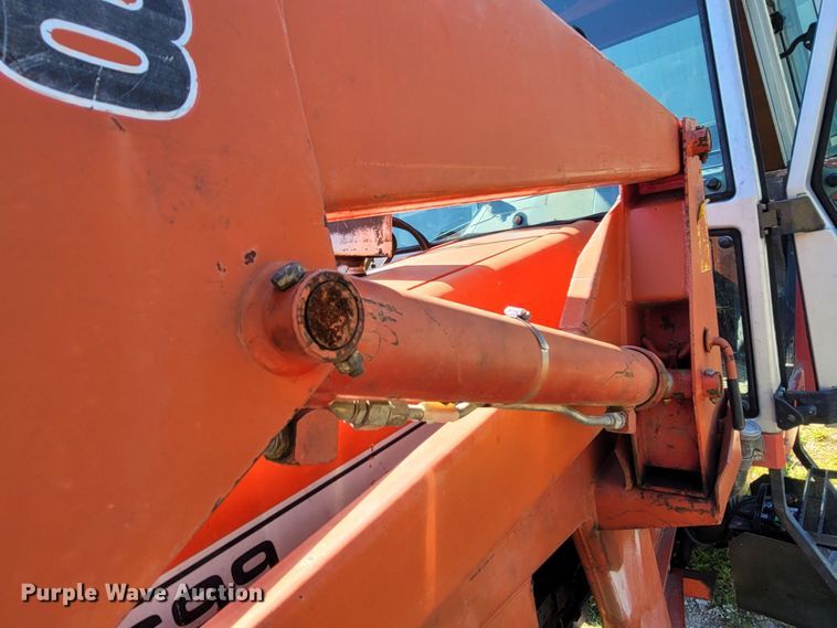 image for item LM9678 1984 Massey Ferguson 699  tractor