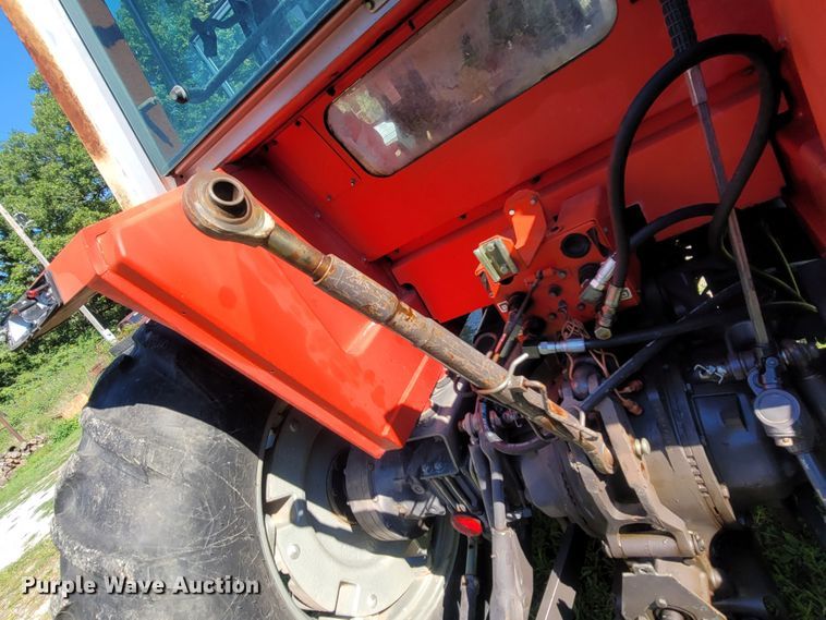 image for item LM9678 1984 Massey Ferguson 699  tractor