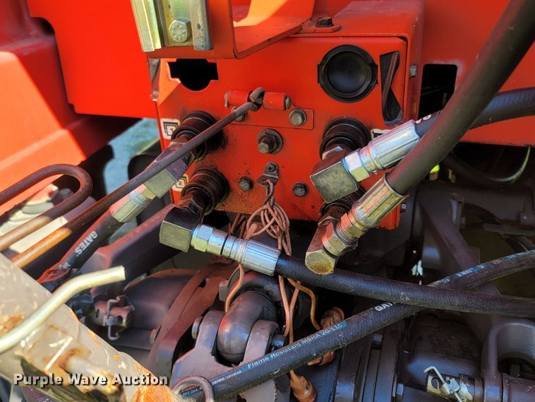 image for item LM9678 1984 Massey Ferguson 699  tractor