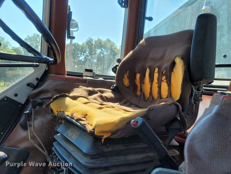 image for item LM9678 1984 Massey Ferguson 699  tractor