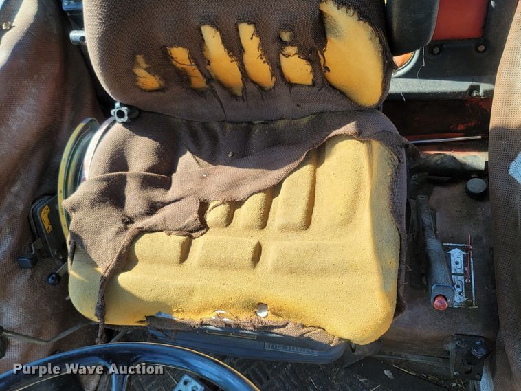 image for item LM9678 1984 Massey Ferguson 699  tractor