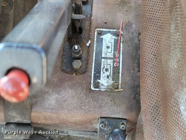 image for item LM9678 1984 Massey Ferguson 699  tractor