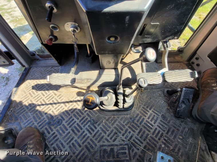 image for item LM9678 1984 Massey Ferguson 699  tractor