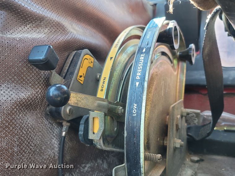 image for item LM9678 1984 Massey Ferguson 699  tractor