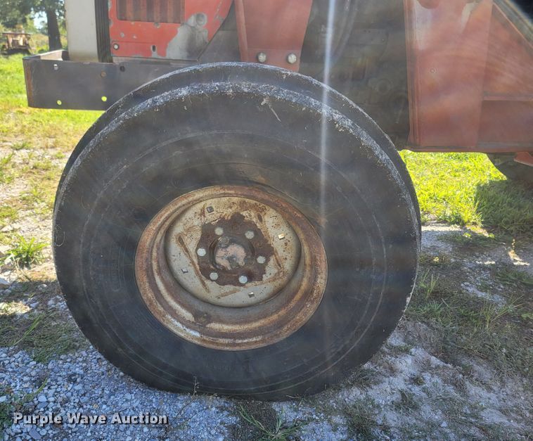 image for item LM9678 1984 Massey Ferguson 699  tractor