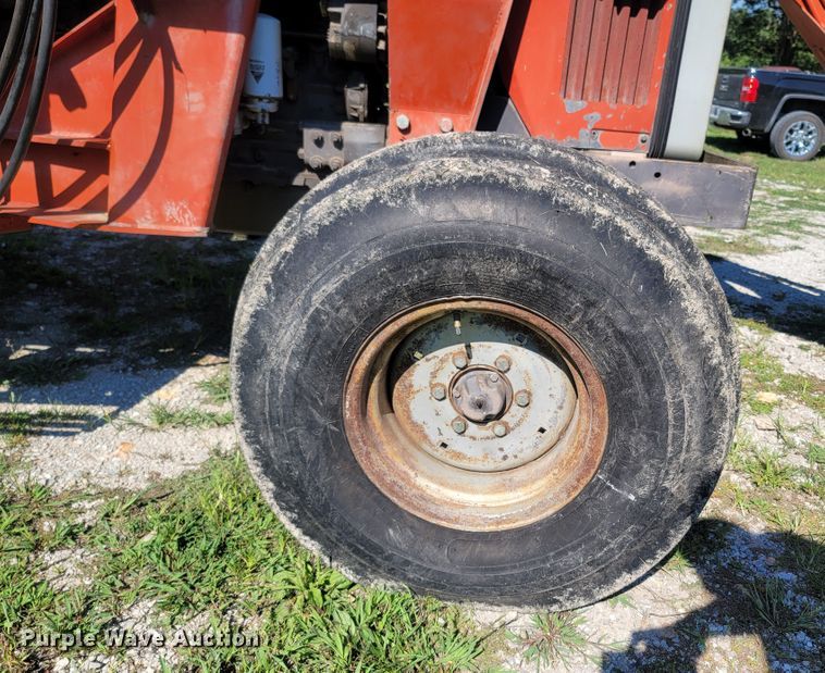 image for item LM9678 1984 Massey Ferguson 699  tractor