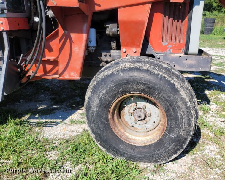 image for item LM9678 1984 Massey Ferguson 699  tractor