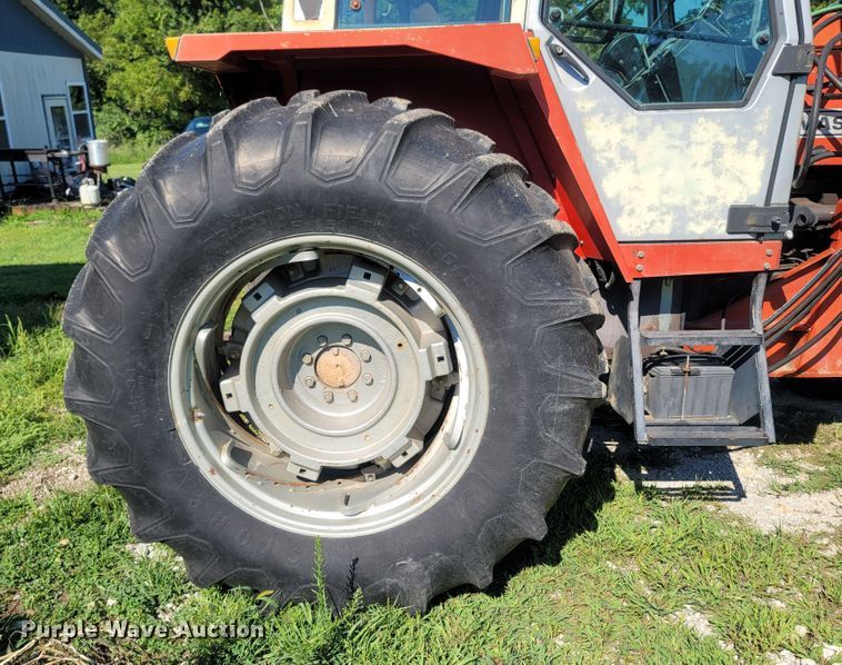 image for item LM9678 1984 Massey Ferguson 699  tractor