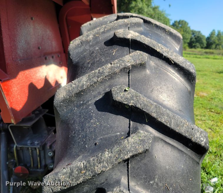 image for item LM9678 1984 Massey Ferguson 699  tractor