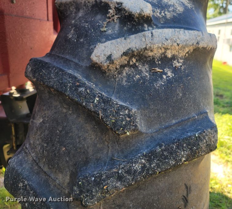 image for item LM9678 1984 Massey Ferguson 699  tractor