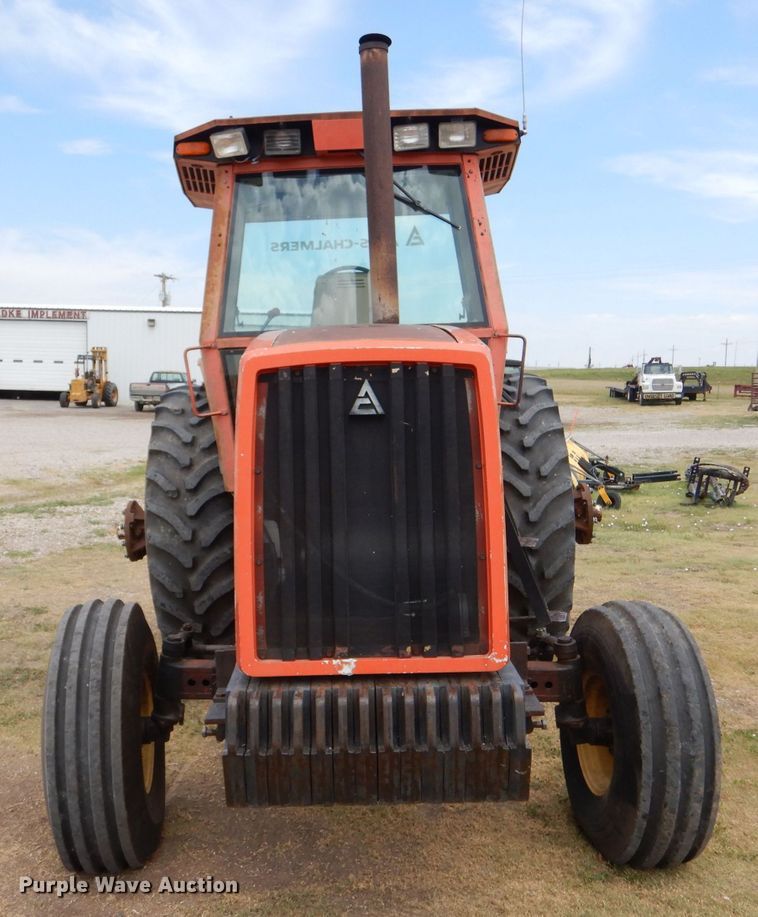 image for item LP9398 1982 Allis Chalmers 8070  tractor