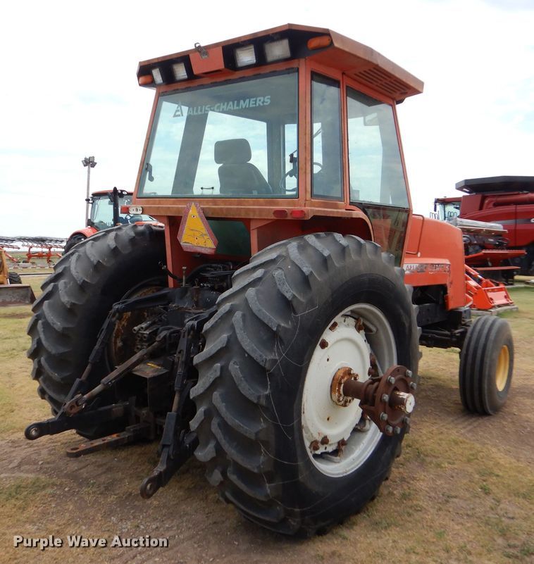 image for item LP9398 1982 Allis Chalmers 8070  tractor