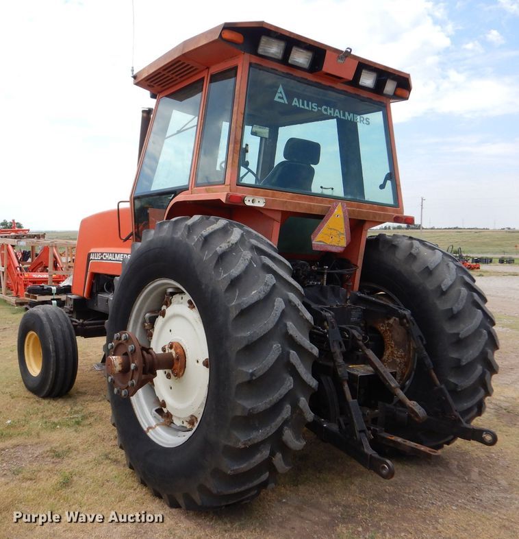 image for item LP9398 1982 Allis Chalmers 8070  tractor