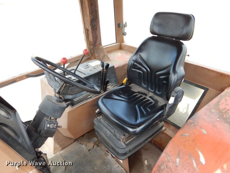 image for item LP9398 1982 Allis Chalmers 8070  tractor