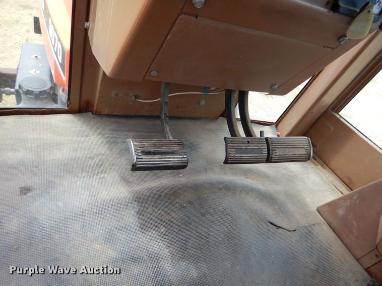 image for item LP9398 1982 Allis Chalmers 8070  tractor