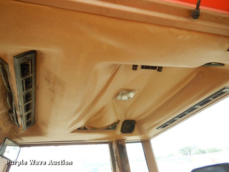 image for item LP9398 1982 Allis Chalmers 8070  tractor