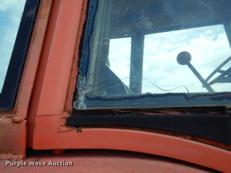 image for item LP9398 1982 Allis Chalmers 8070  tractor