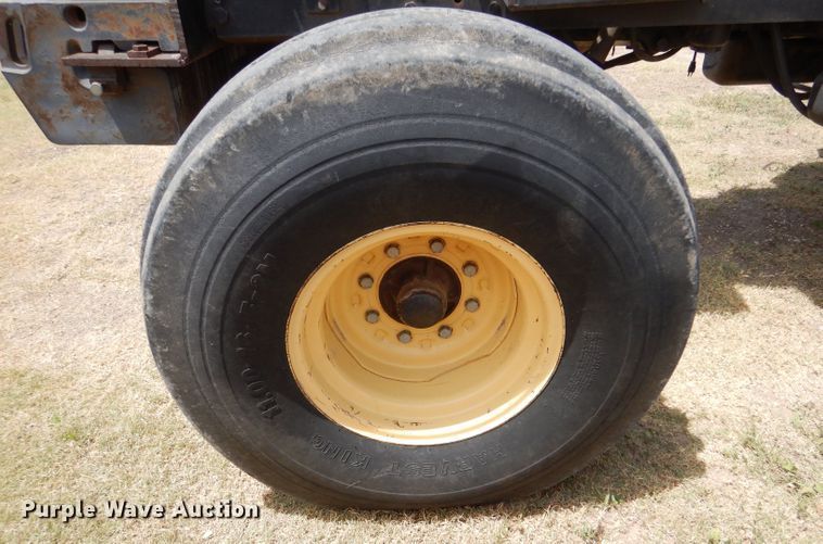 image for item LP9398 1982 Allis Chalmers 8070  tractor