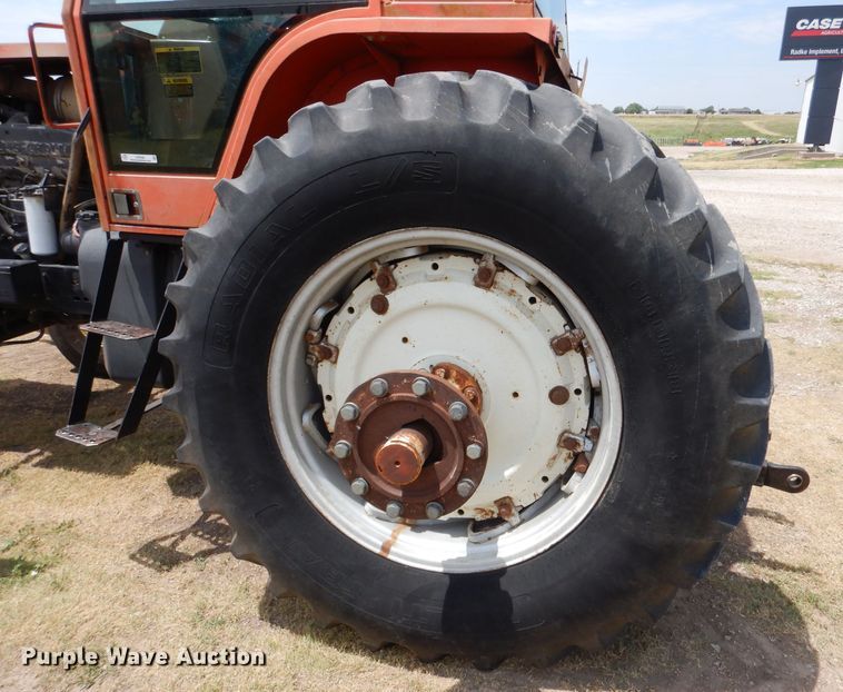 image for item LP9398 1982 Allis Chalmers 8070  tractor