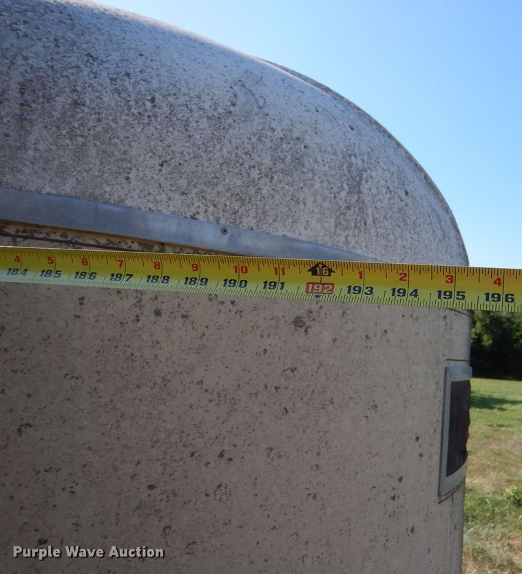 image for item LP9524 1982 Blair  livestock trailer