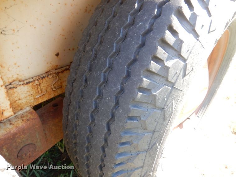 image for item LP9524 1982 Blair  livestock trailer