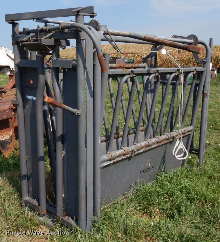 image for item LY9056 County Line  livestock squeeze chute